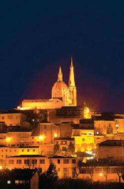Ostra Vetere La Cupola abbaziale di S Maria di Piazza si illumina di blu nella Giornata Mondiale per la Consapevolezza dell Autismo
